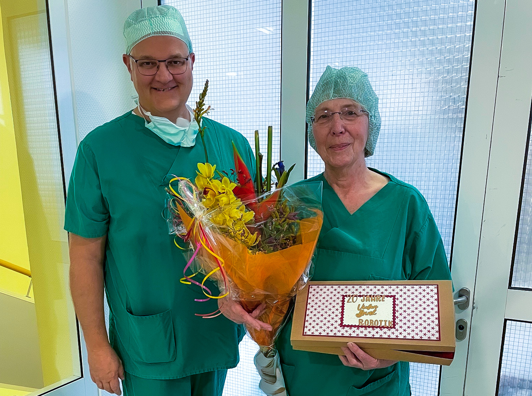 OP nurse Jeannette ter Horst Hill has been part of the team since the very first da Vinci surgery at St. Antonius-Hospital Gronau 20 years ago. OP nurse Jeannette ter Horst Hill has been part of the team since the very first da Vinci surgery at St. Antonius-Hospital Gronau 20 years ago.
