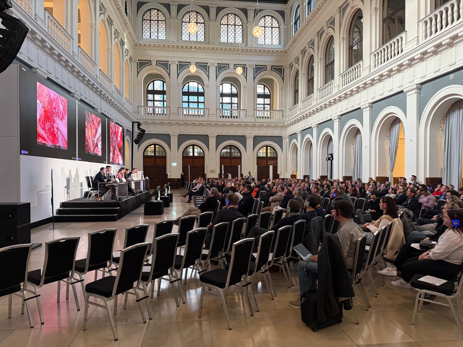 Drus-Symposium in Hamburg mit Live-OP durch Dr. Christian Wagner Drus-Symposium in Hamburg mit Live-OP durch Dr. Christian Wagner